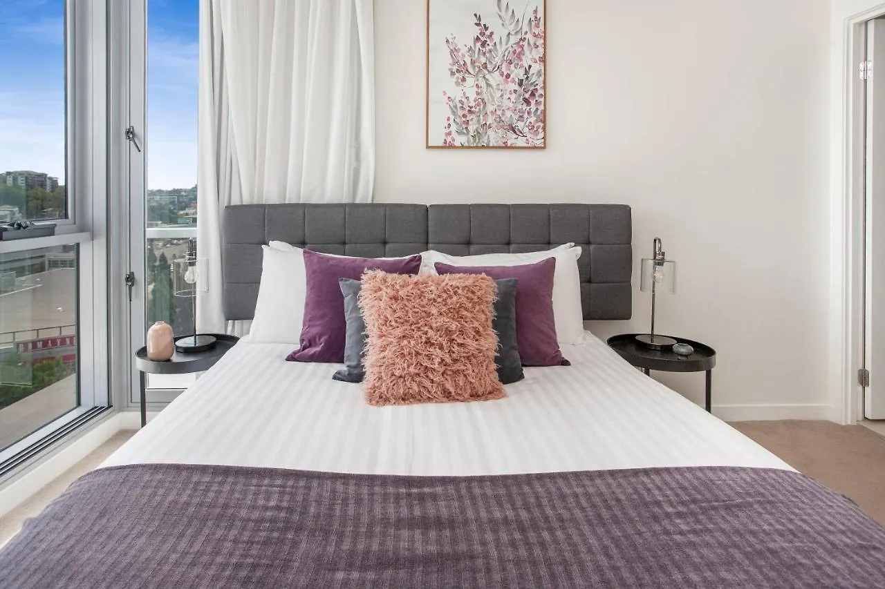 דירות בריסביין Slick Valley Pad With Balcony And Rooftop Pool
