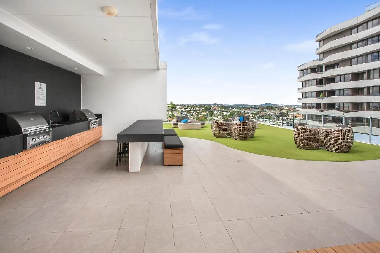דירות בריסביין Slick Valley Pad With Balcony And Rooftop Pool