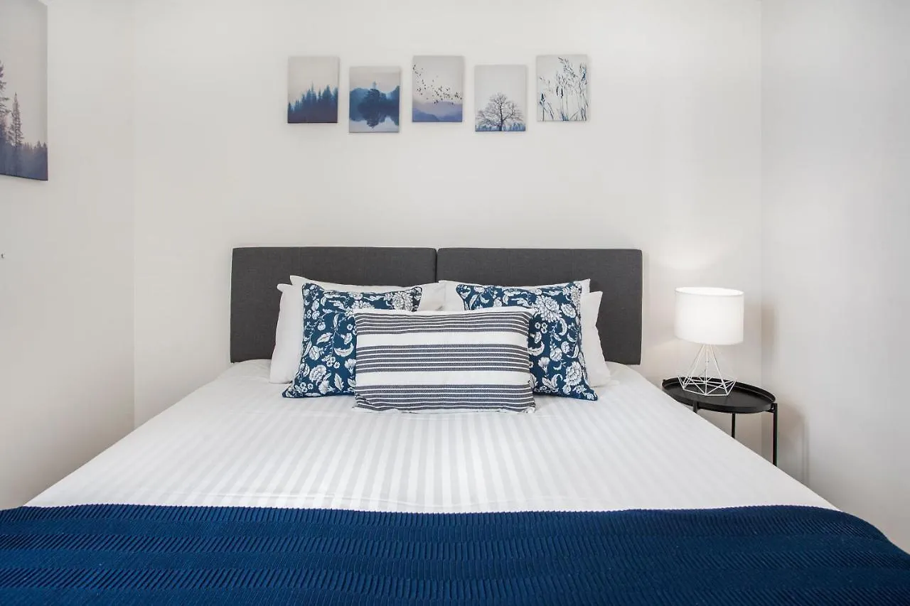 Slick Valley Pad With Balcony And Rooftop Pool Apartment Brisbane Australia
