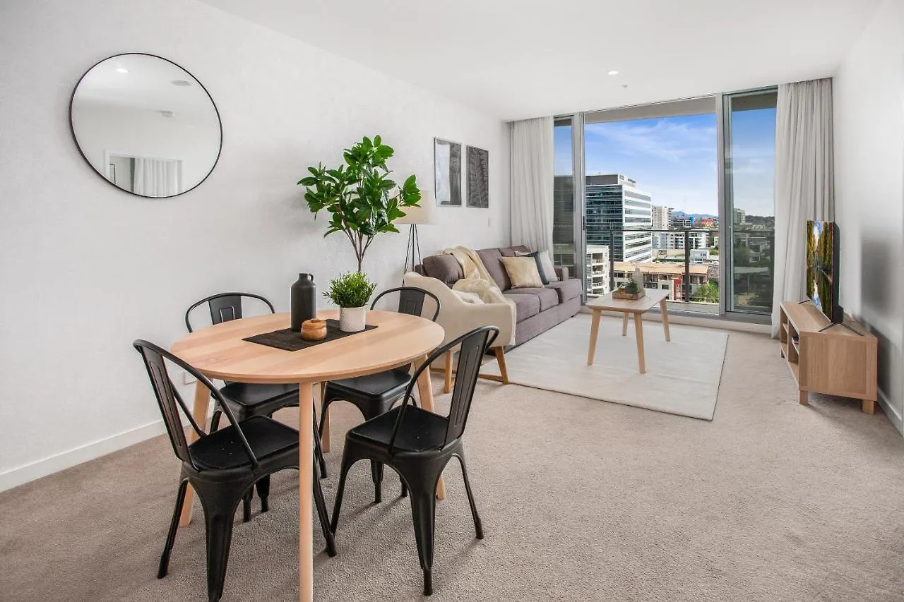Slick Valley Pad With Balcony And Rooftop Pool Apartment Brisbane