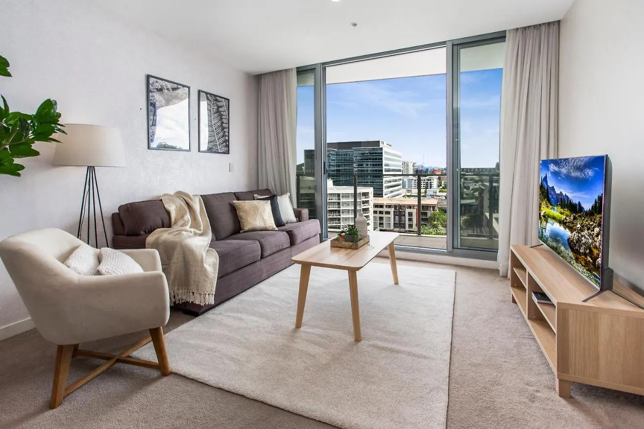 Slick Valley Pad With Balcony And Rooftop Pool Apartment Brisbane